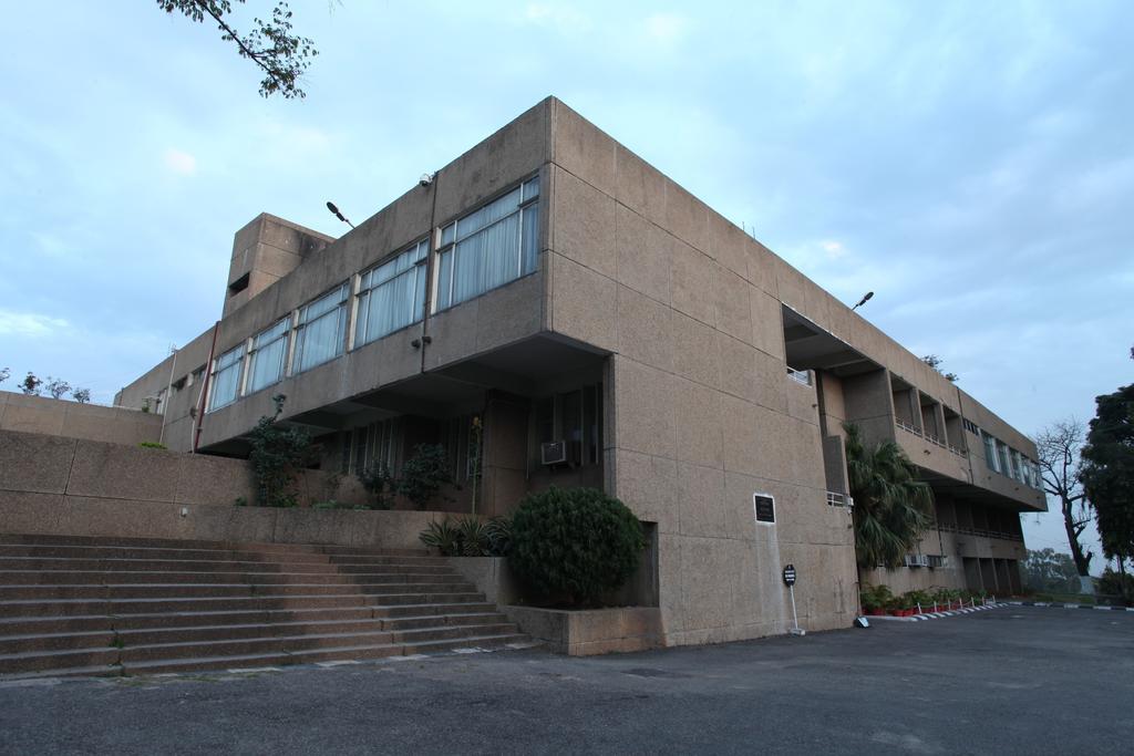 Hotel Jammu Ashok Екстер'єр фото