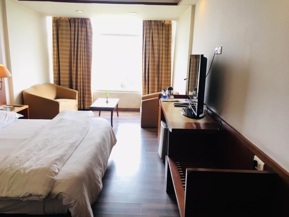 Hotel Jammu Ashok Екстер'єр фото