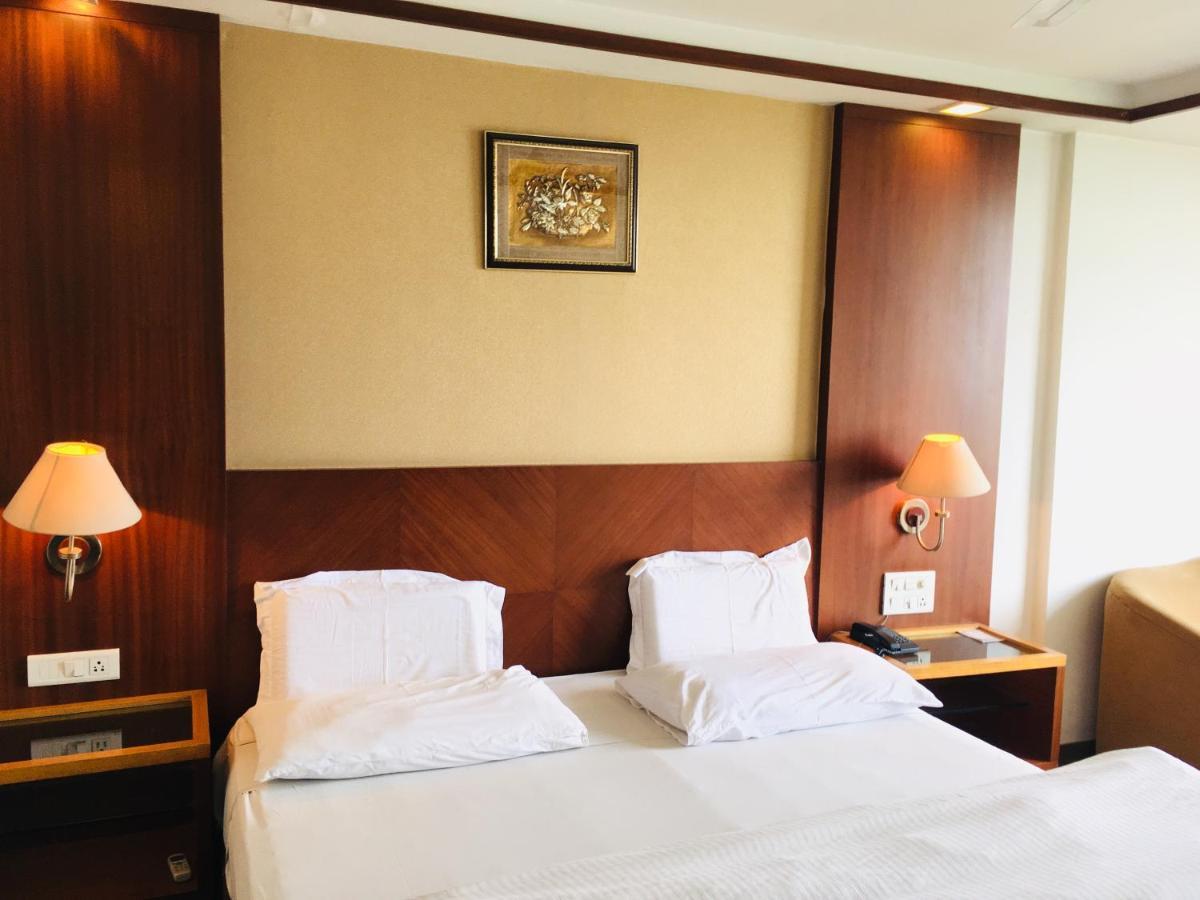 Hotel Jammu Ashok Екстер'єр фото