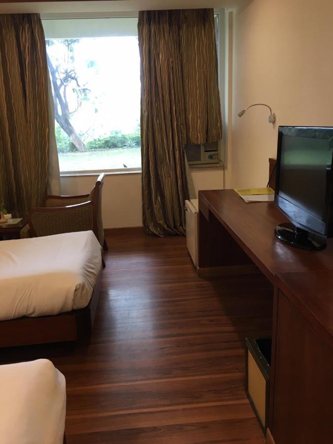 Hotel Jammu Ashok Екстер'єр фото